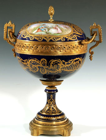 fine 1900 sevres-type covered compote or popourri