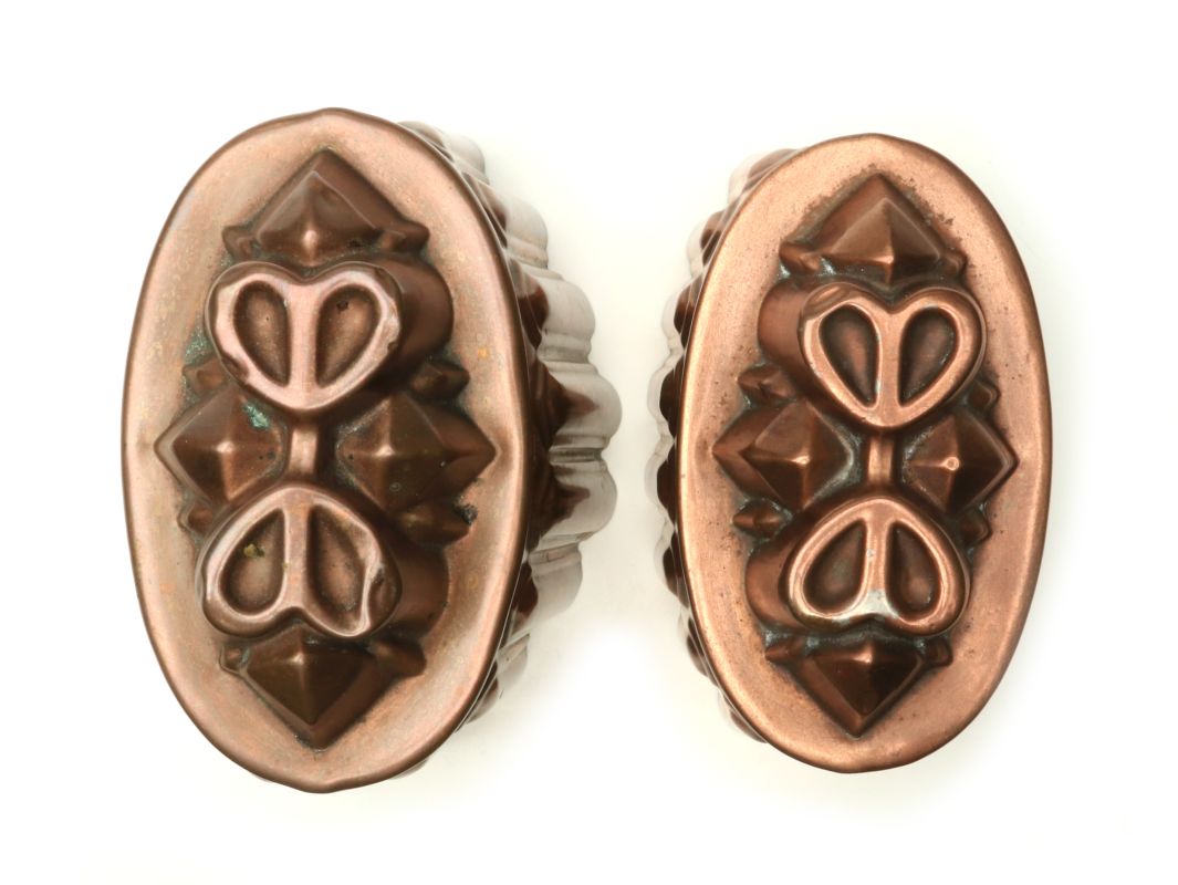 A PAIR ANTIQUE COPPER JELLY MOLDS WITH HEART MOTIF