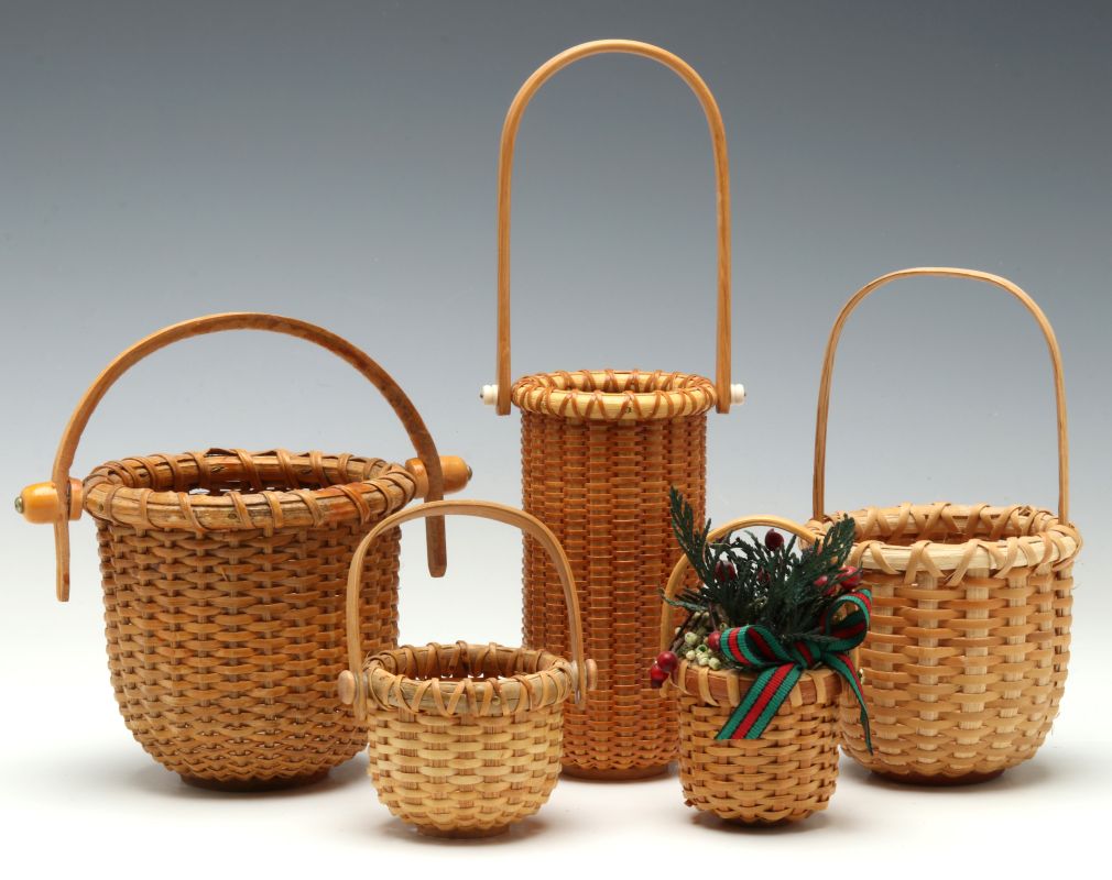 A COLLECTION OF NANTUCKET BASKETS ONE SIGNED SAYLE