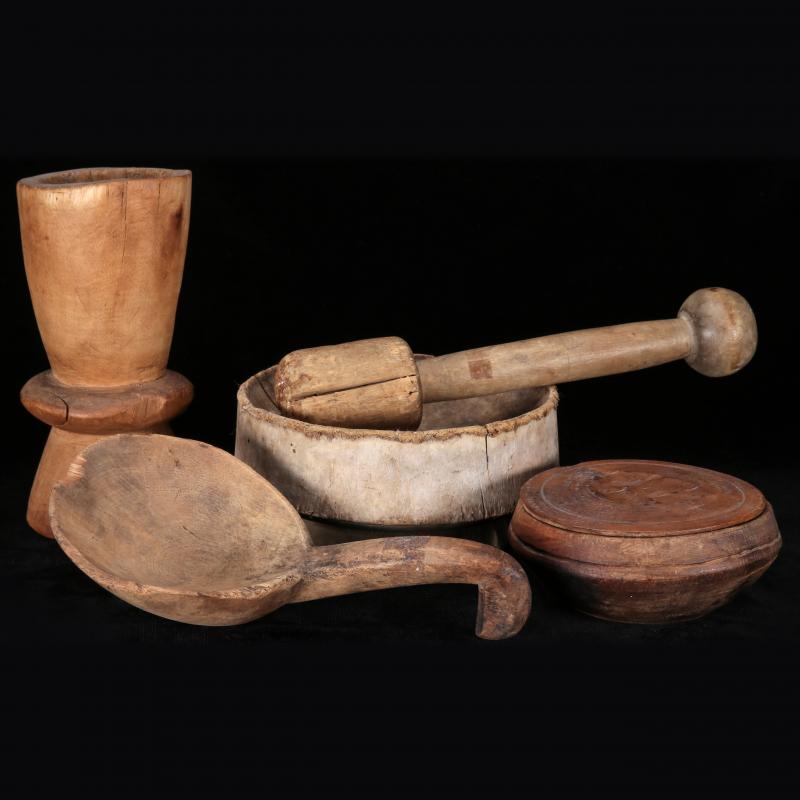 A COLLECTION OF 19TH C. TREENWARE ITEMS 