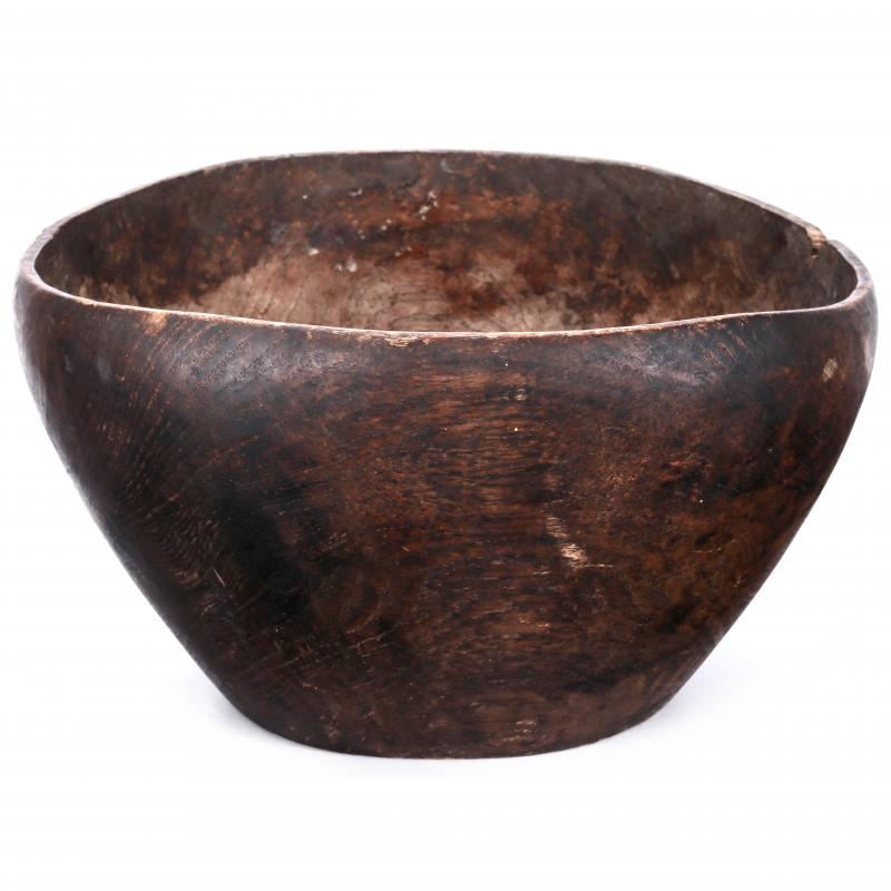 A GOOD 19TH CENTURY PRIMITIVE WOOD MIXING BOWL