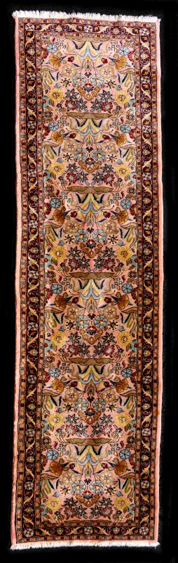 A 20TH CENTURY HAND MADE PERSIAN RUG RUNNER