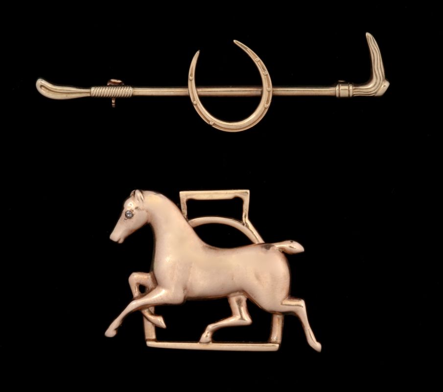 TWO EQUESTRIAN-THEMED GOLD BROOCHES