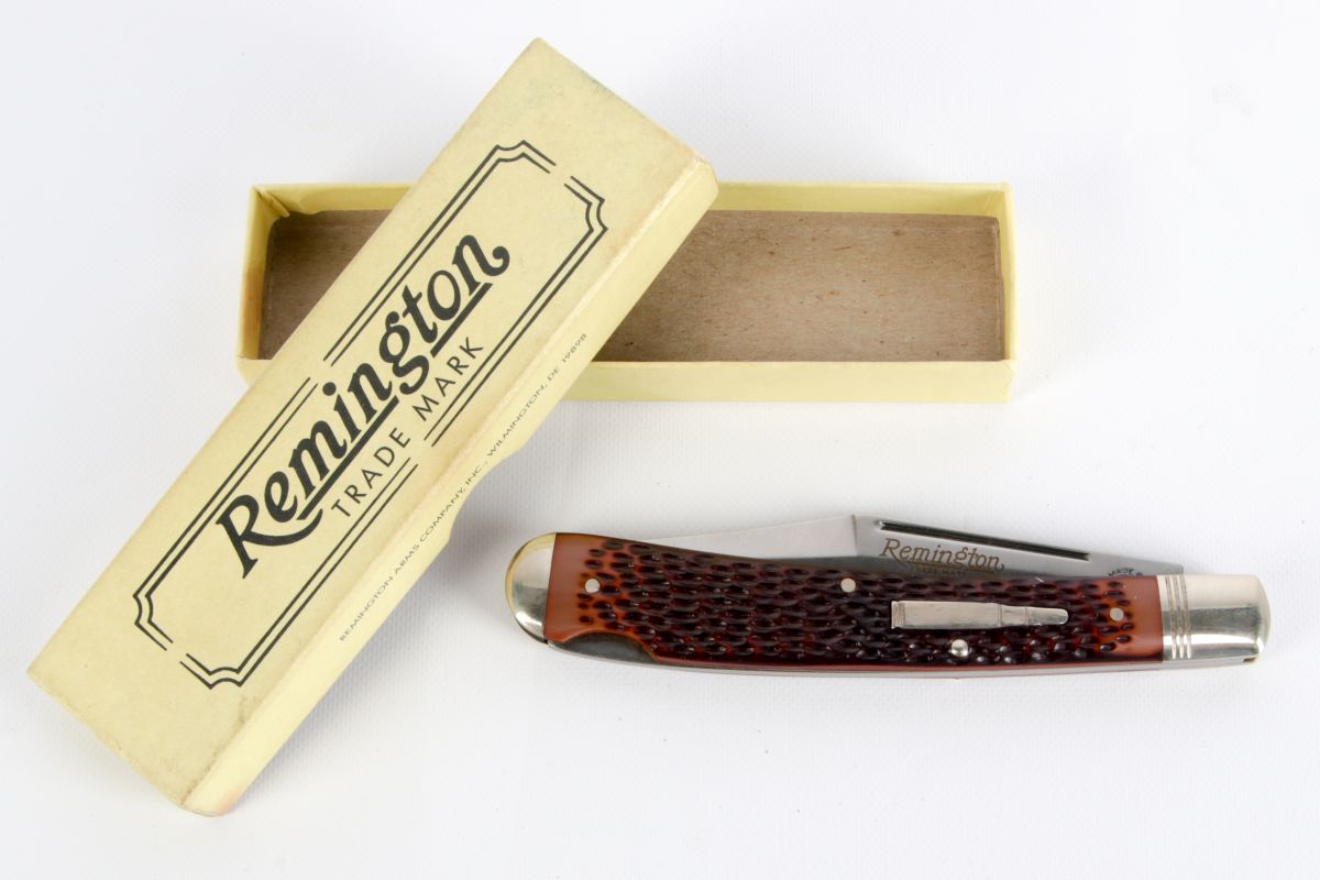 A REMINGTON R1253 'BULLET KNIFE' WITH BOX
