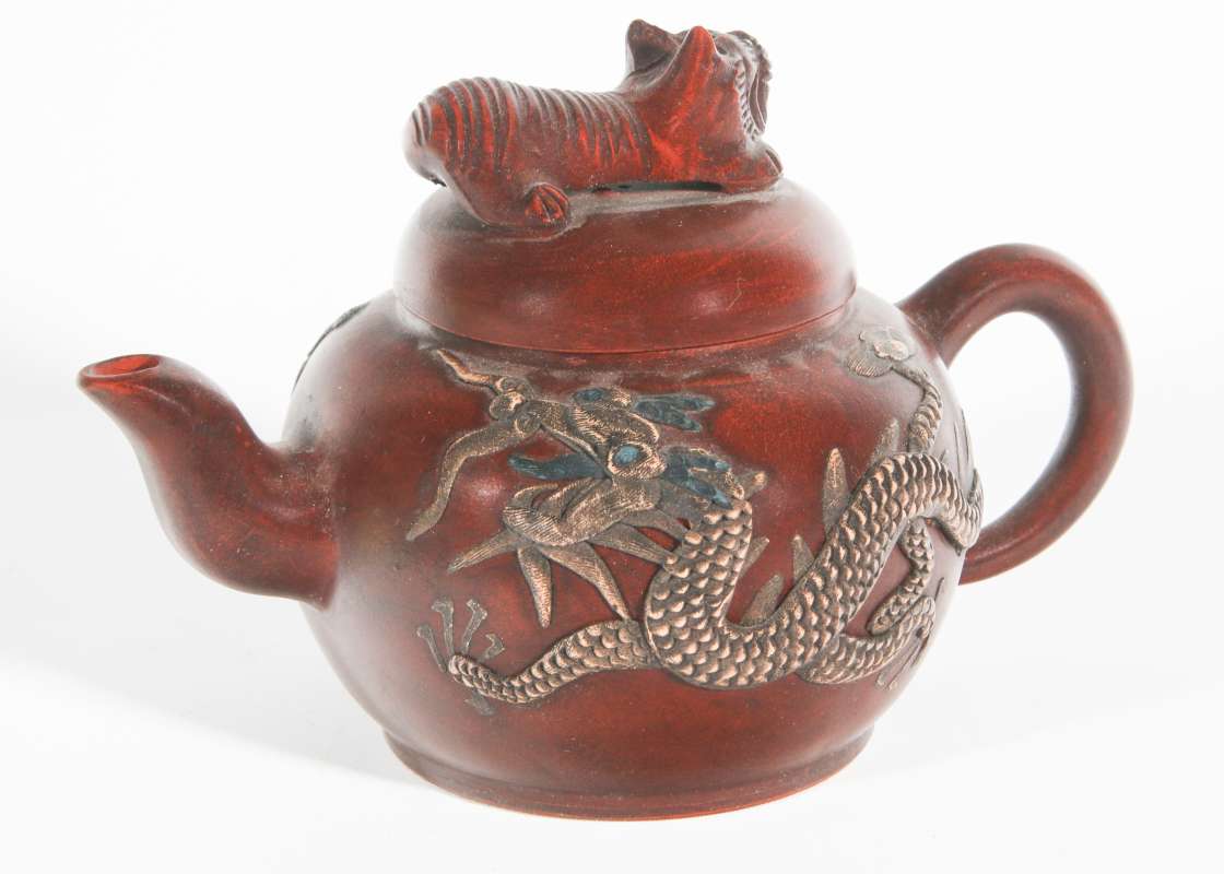 A CHINESE LATE QING YIXING POTTERY TEAPOT 
