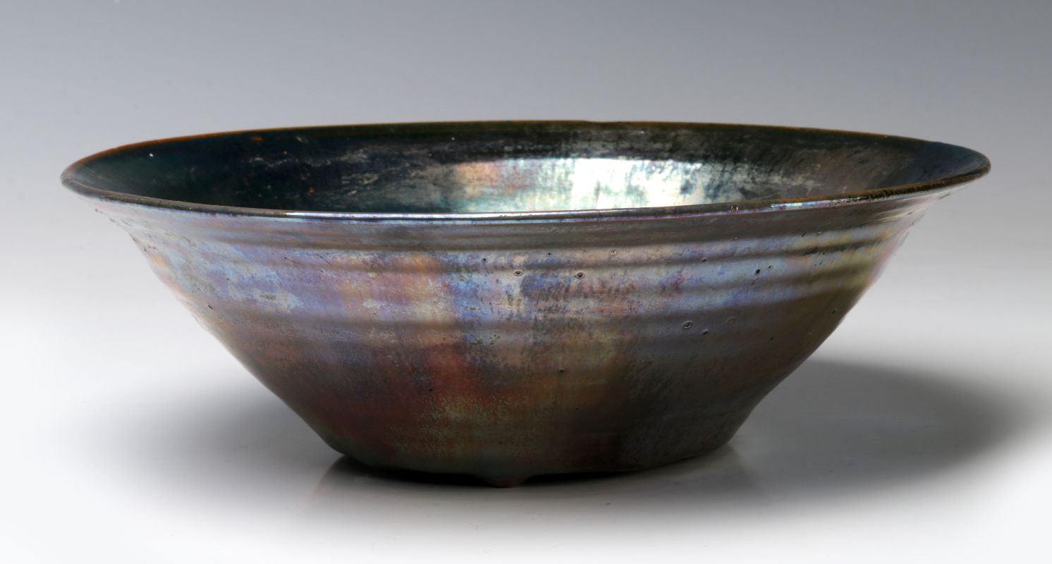 AN EARLY 20TH CENTURY PEWABIC POTTERY BOWL 
