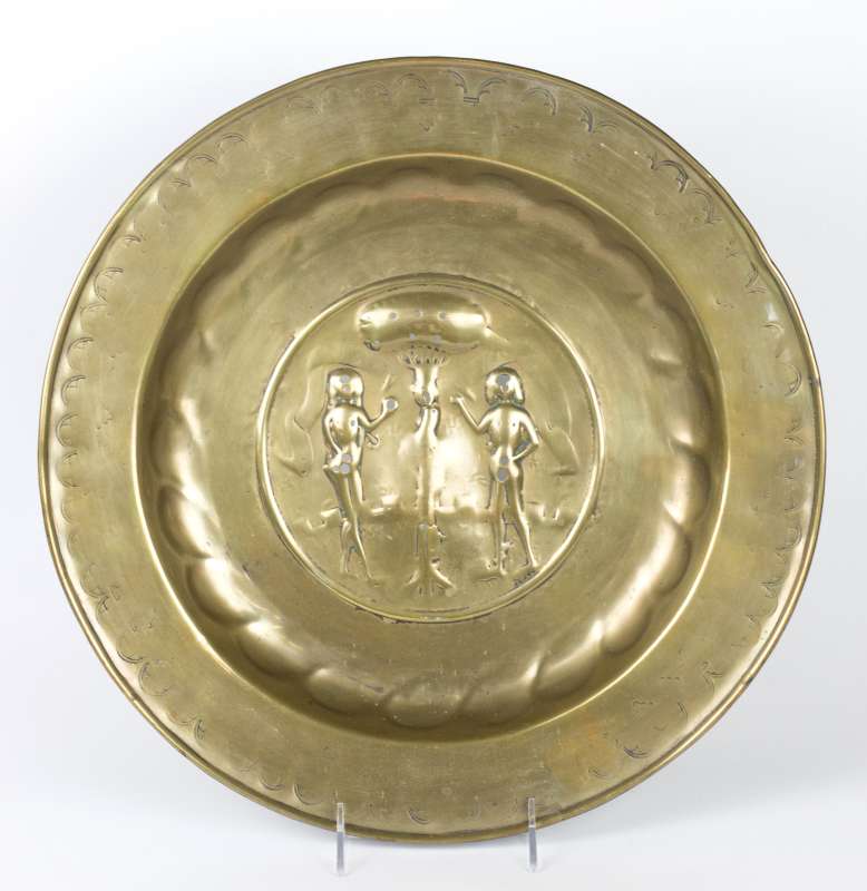 A 17TH / 18TH CENTURY EMBOSSED BRASS ALMS PLATE 