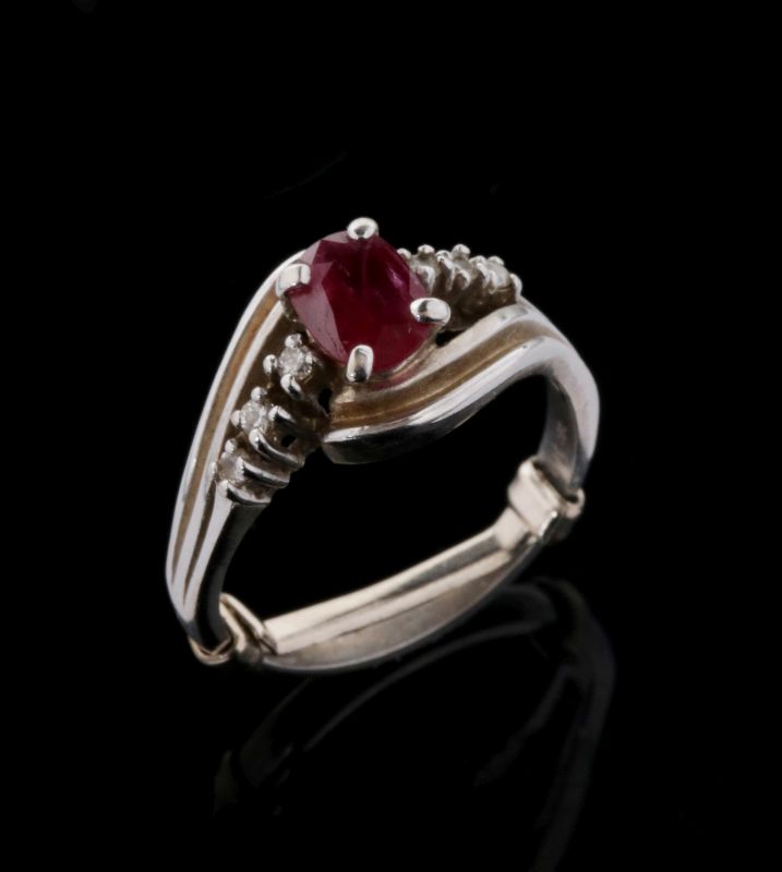 A LADIES' 14K GOLD, RUBY AND DIAMOND FASHION RING