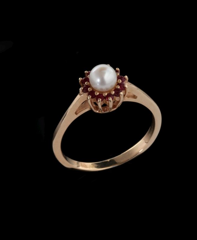 A LADIES' 14K GOLD, PEARL AND RUBY FASHION RING