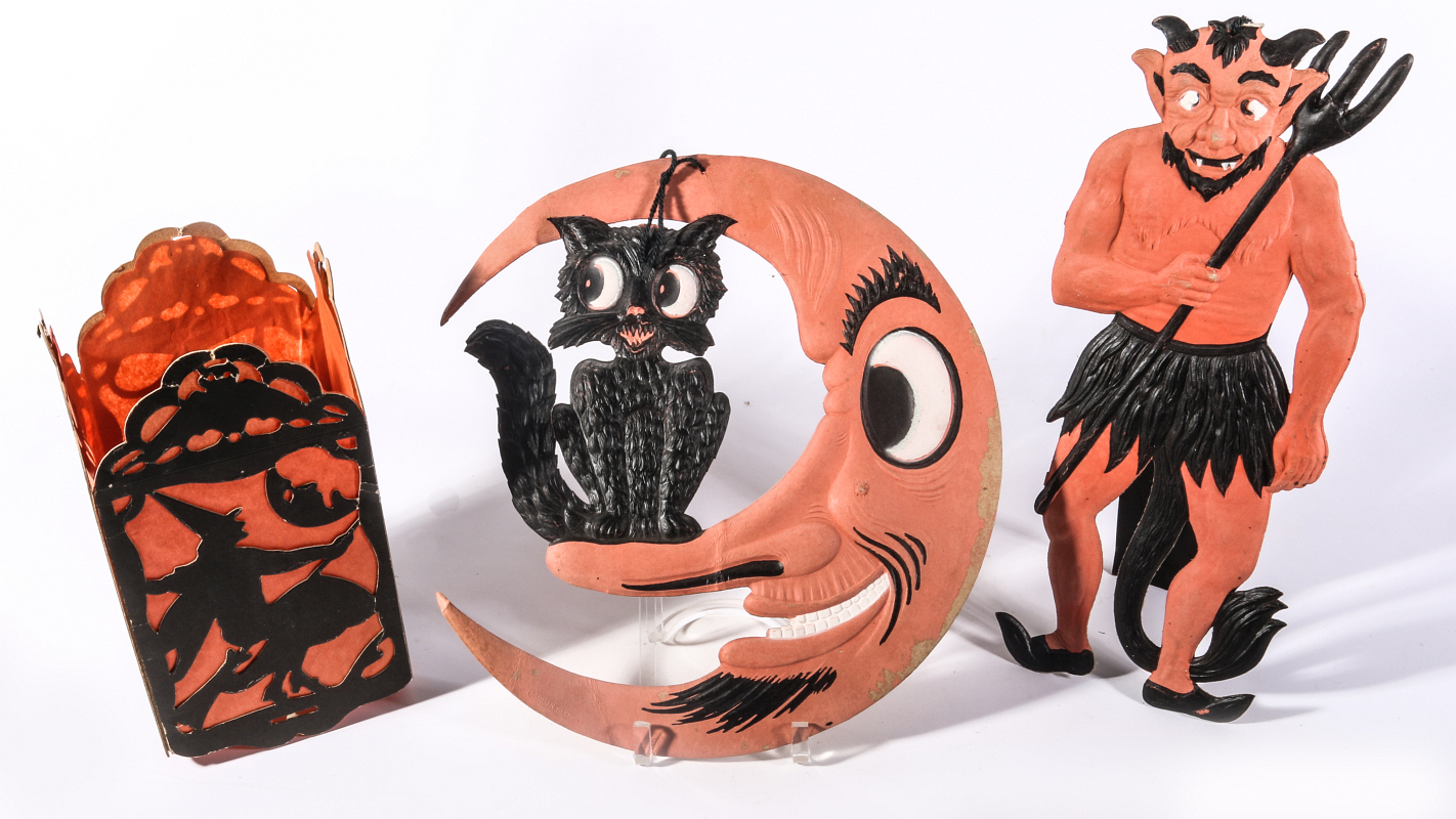 COLLECTION OF VINTAGE PAPER HALLOWEEN DECORATIONS