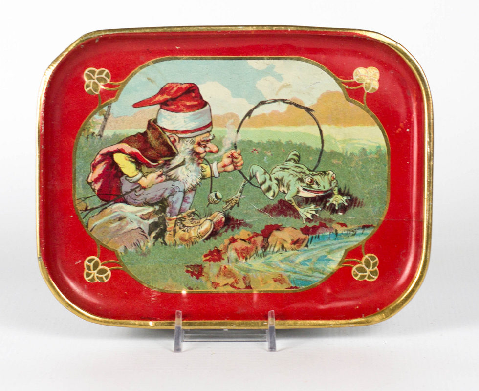A GERMAN TIN LITHO TRAY WITH A GNOME AND FROG