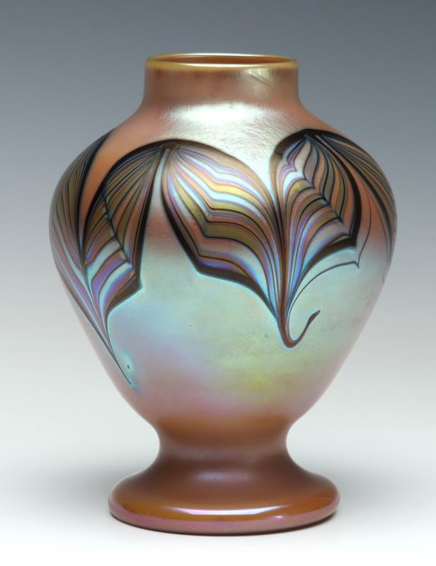 AN ORIENT AND FLUME ART GLASS VASE DATED 1976