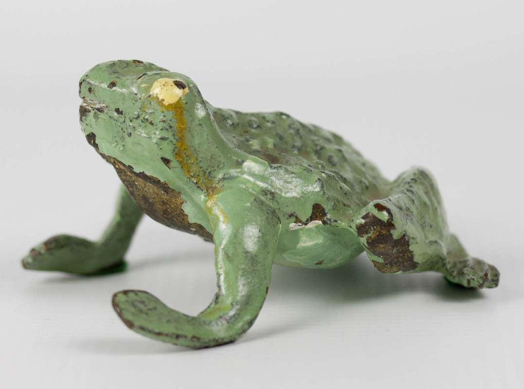 CAST IRON 'OK' FROG PAPERWEIGHT