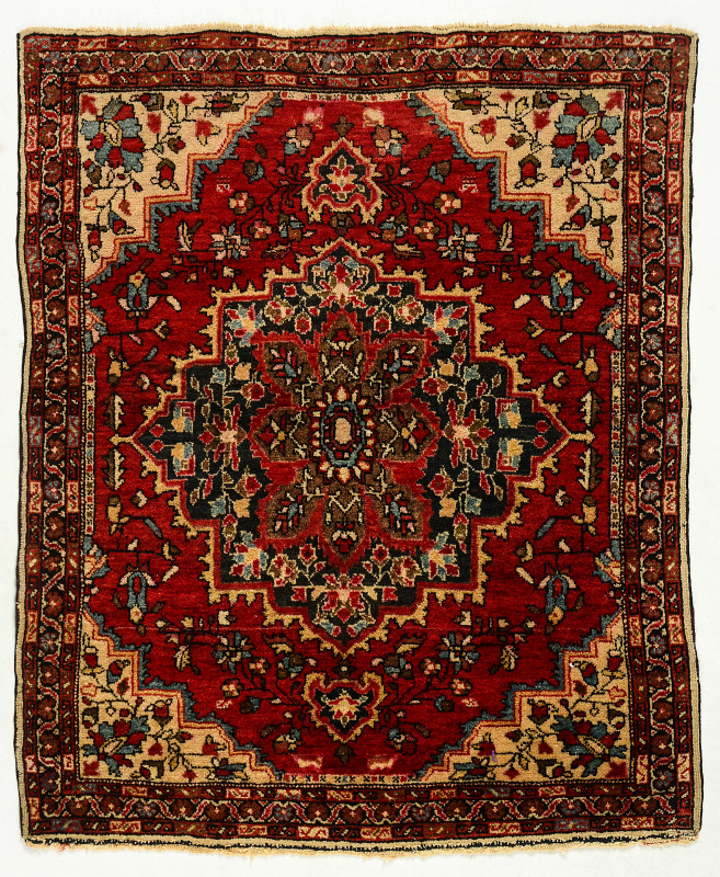 A CIRCA 1930s PERSIAN SCATTER RUG WITH MEDALLION