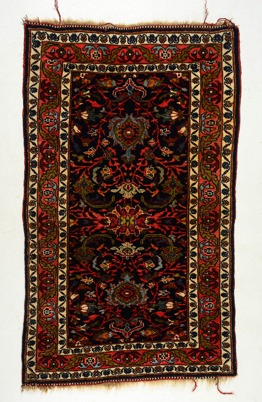 A CIRCA 1930s PERSIAN SCATTER RUG