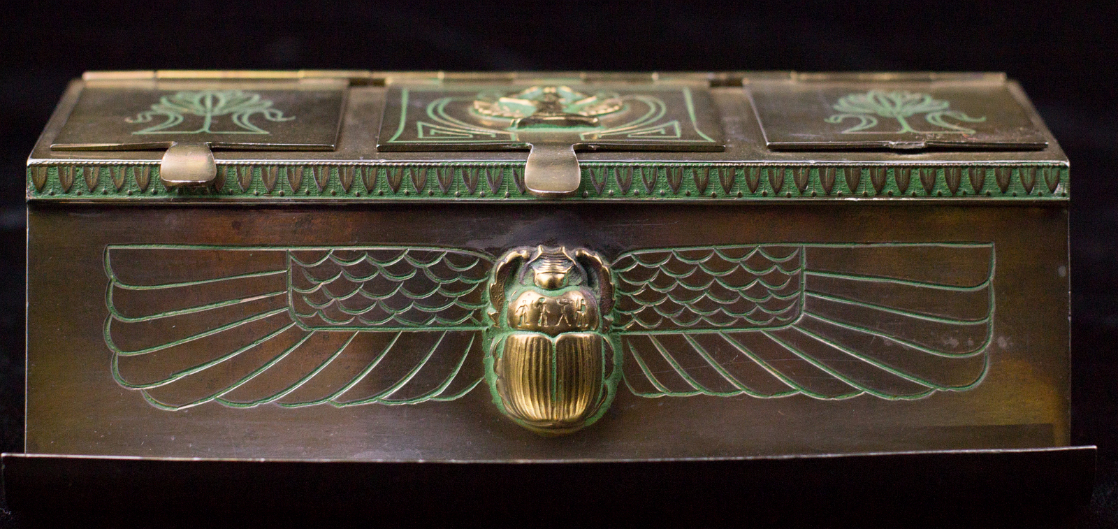 AN ART DECO EGYPTIAN REVIVAL NKWELL STAMP BOX
