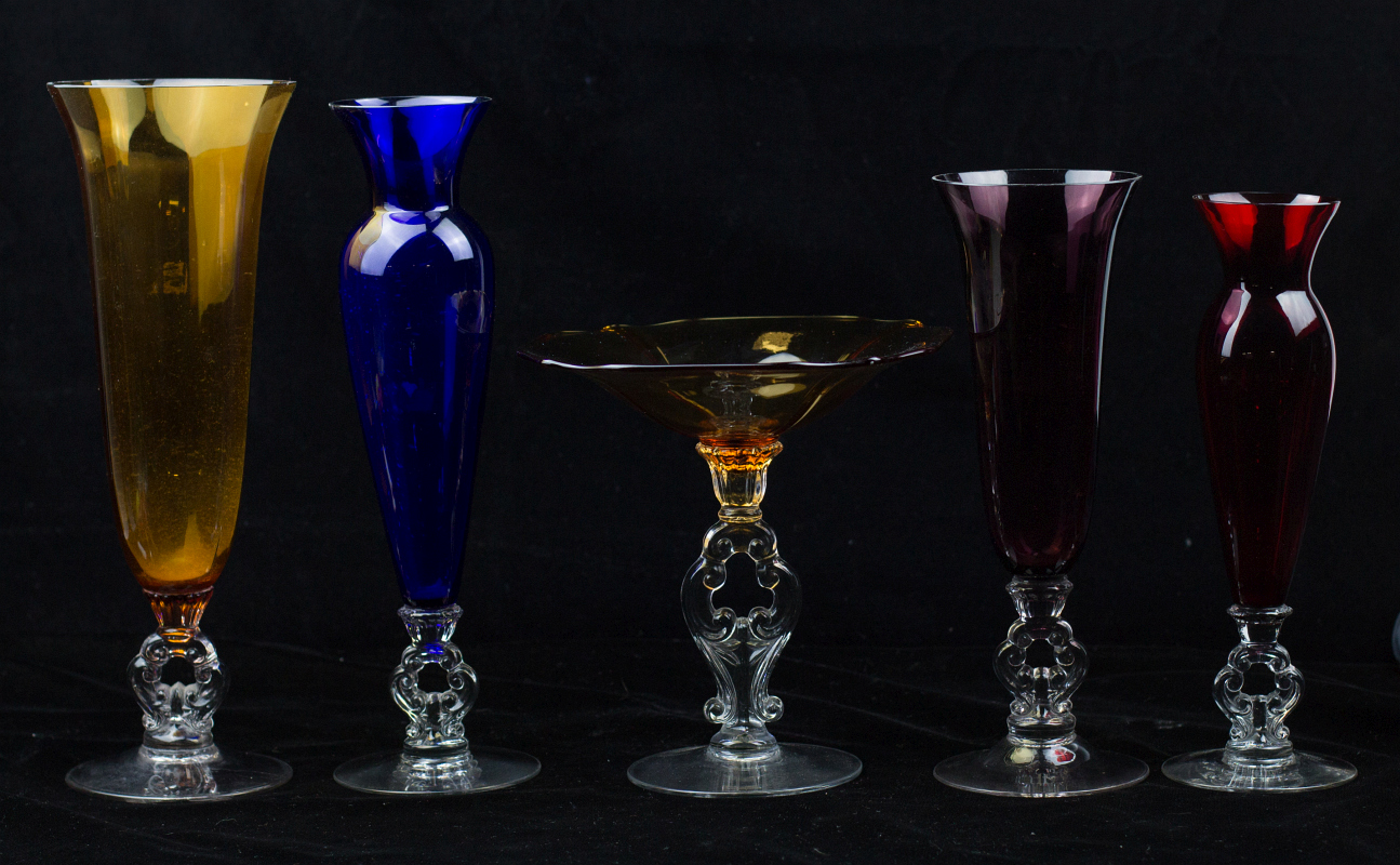 A COLLECTION OF CAMBRIDGE KEYHOLE GLASSWARE