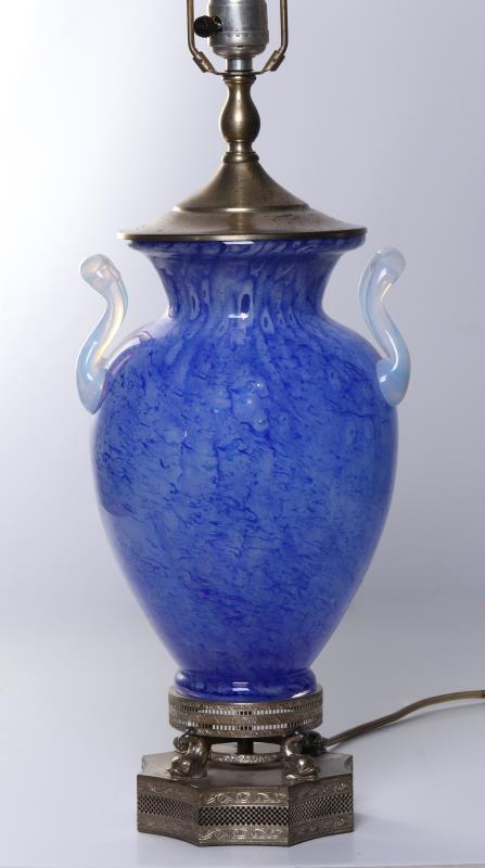 A STEUBEN BLUE CLUTHRA ART GLASS TABLE LAMP