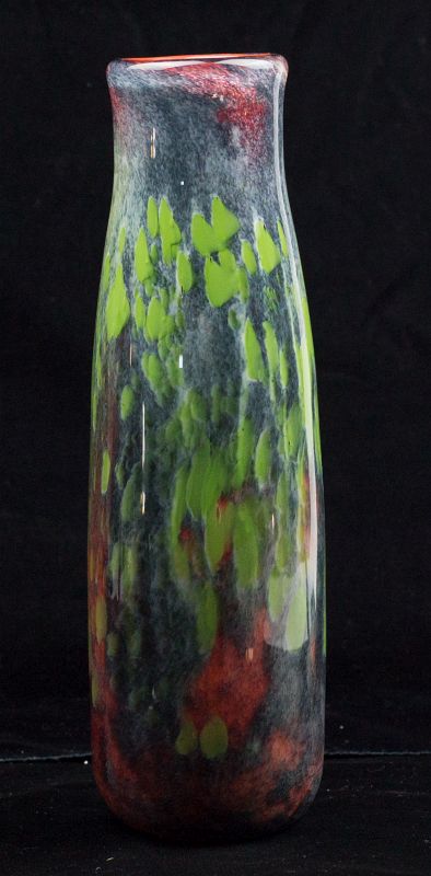 AN ART GLASS VASE ATTRIBUTED TO MULLER 