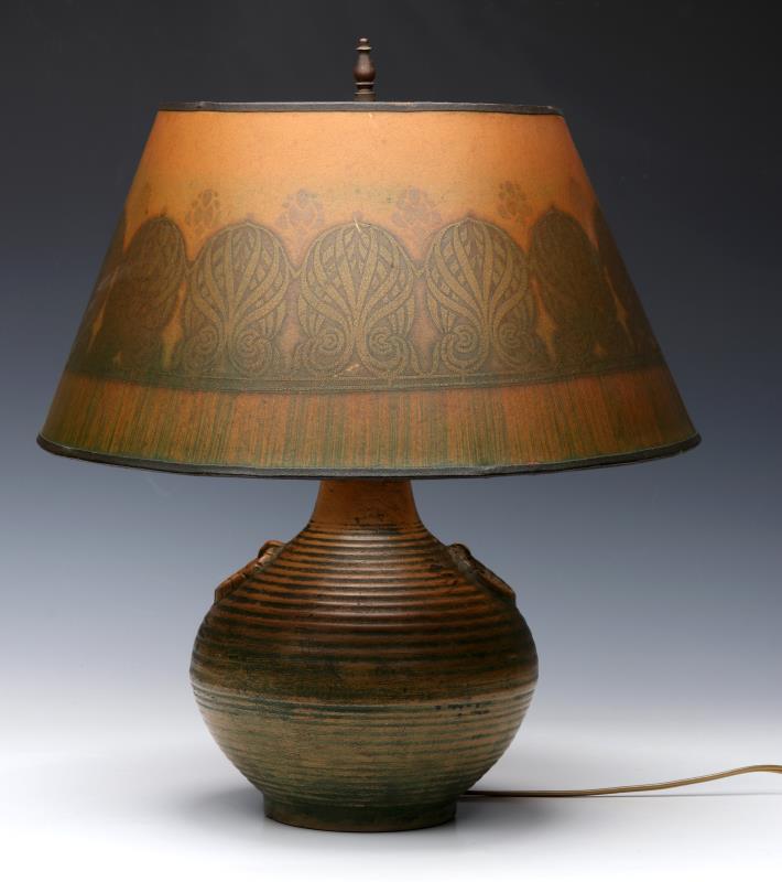 A CIRCA 1920 ART POTTERY TABLE LAMP
