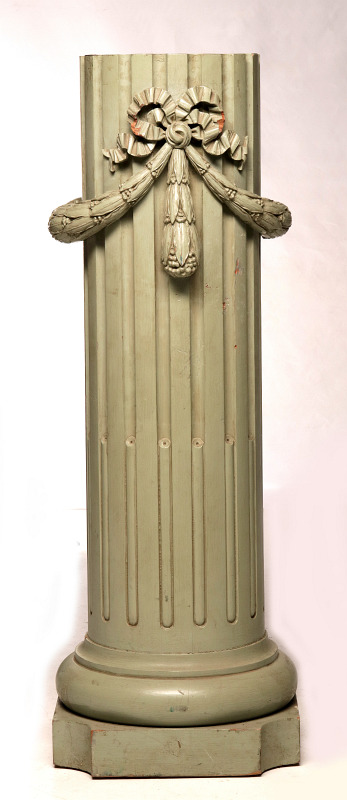  A CARVED AND PAINTED WOOD COLUMNAR PEDESTAL 