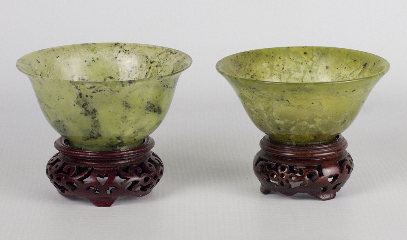 A PAIR OF SPINACH JADE BOWLS ON STANDS