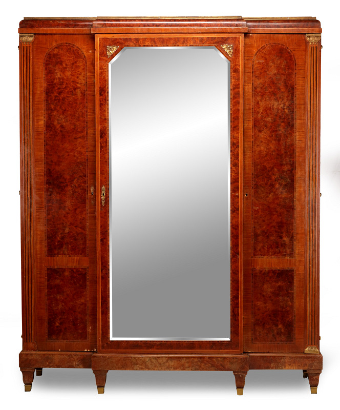 AN EARLY 20TH CENTURY FRENCH TRIPLE ARMOIRE