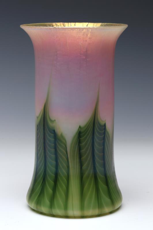 A LUNDBERG STUDIOS VASE WITH PULLED FEATHER DECORA