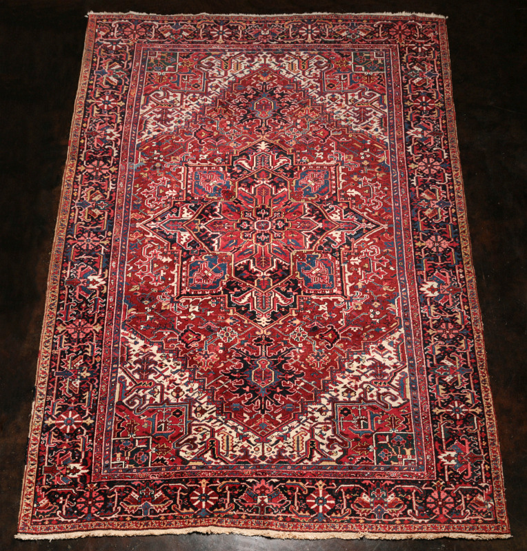 AN EARLY TO MID 20TH CENTURY HERIZ ROOM SIZE CARPET
