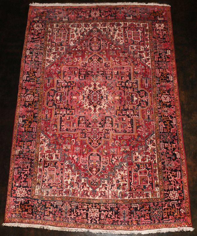 A MID TO LATE 20TH CENTURY HERIZ ROOM SIZE CARPET
