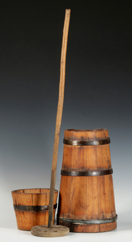 AN UNUSUAL 19TH CENTURY PINE STAVE BUTTER CHURN