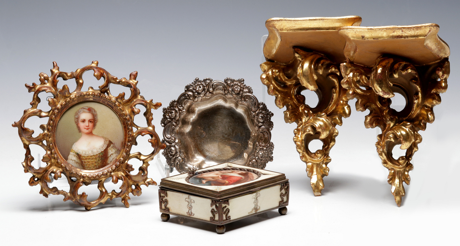 A COLLECTION OF 19TH & 20TH C. DECORATIVE ITEMS