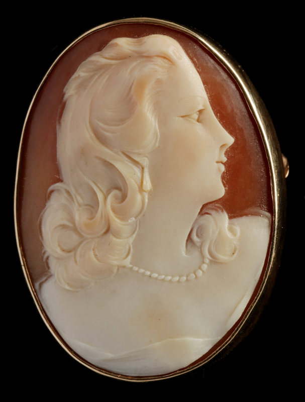 A MID 20TH CENTURY CARVED SHELL CAMEO