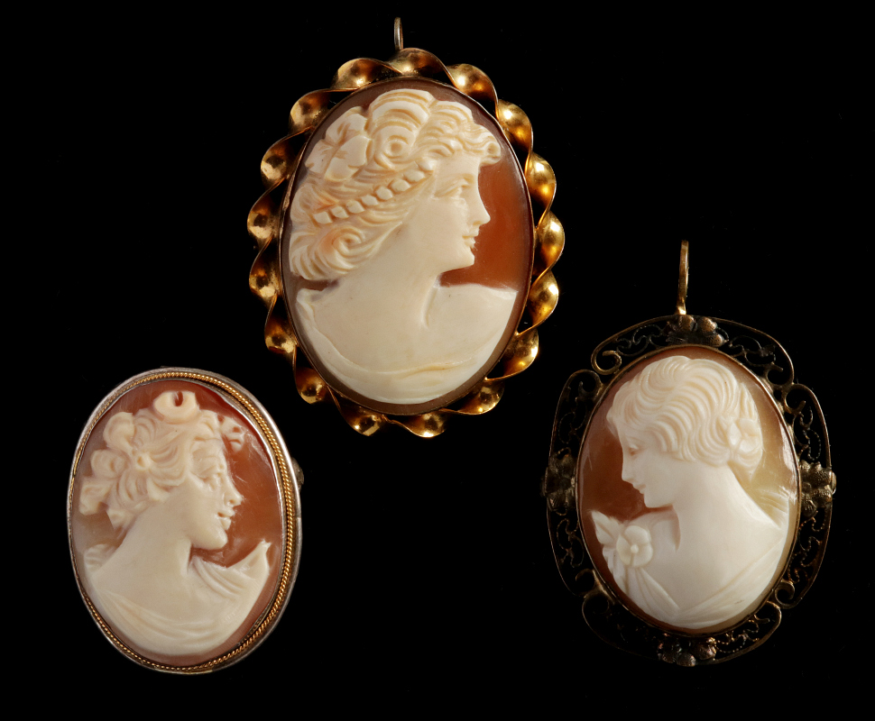 VINTAGE AND ANTIQUE CARVED CAMEO BROOCHES