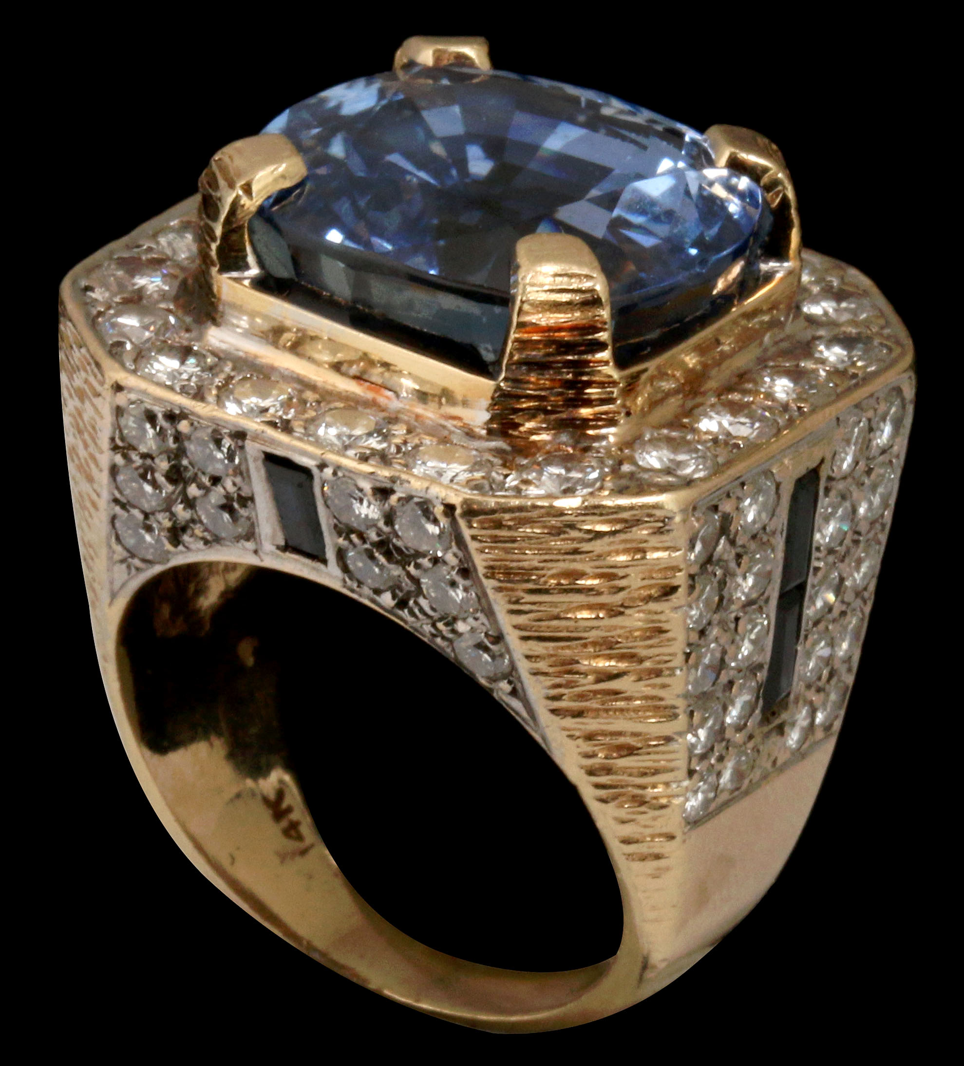 A GENT'S 14K DIAMOND AND CEYLON SAPPHIRE RING
