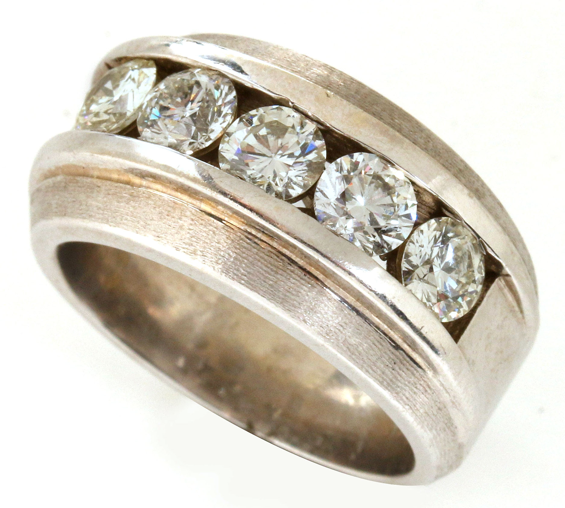 A GENT'S 14K DIAMOND BAND APPROX 2.5 CARATS TOTAL 