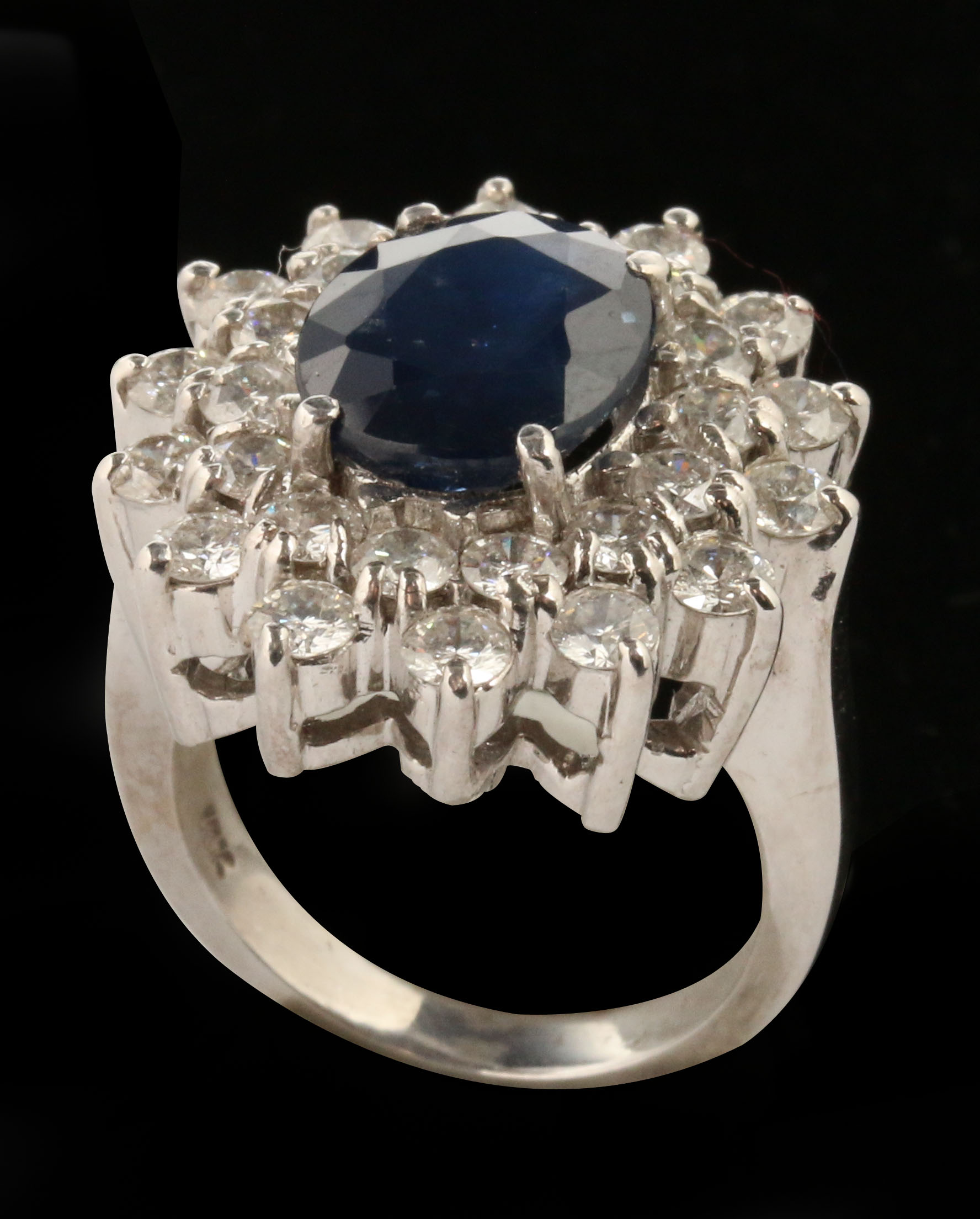 AN 18K OVAL SAPPHIRE AND DIAMOND COCKTAIL RING