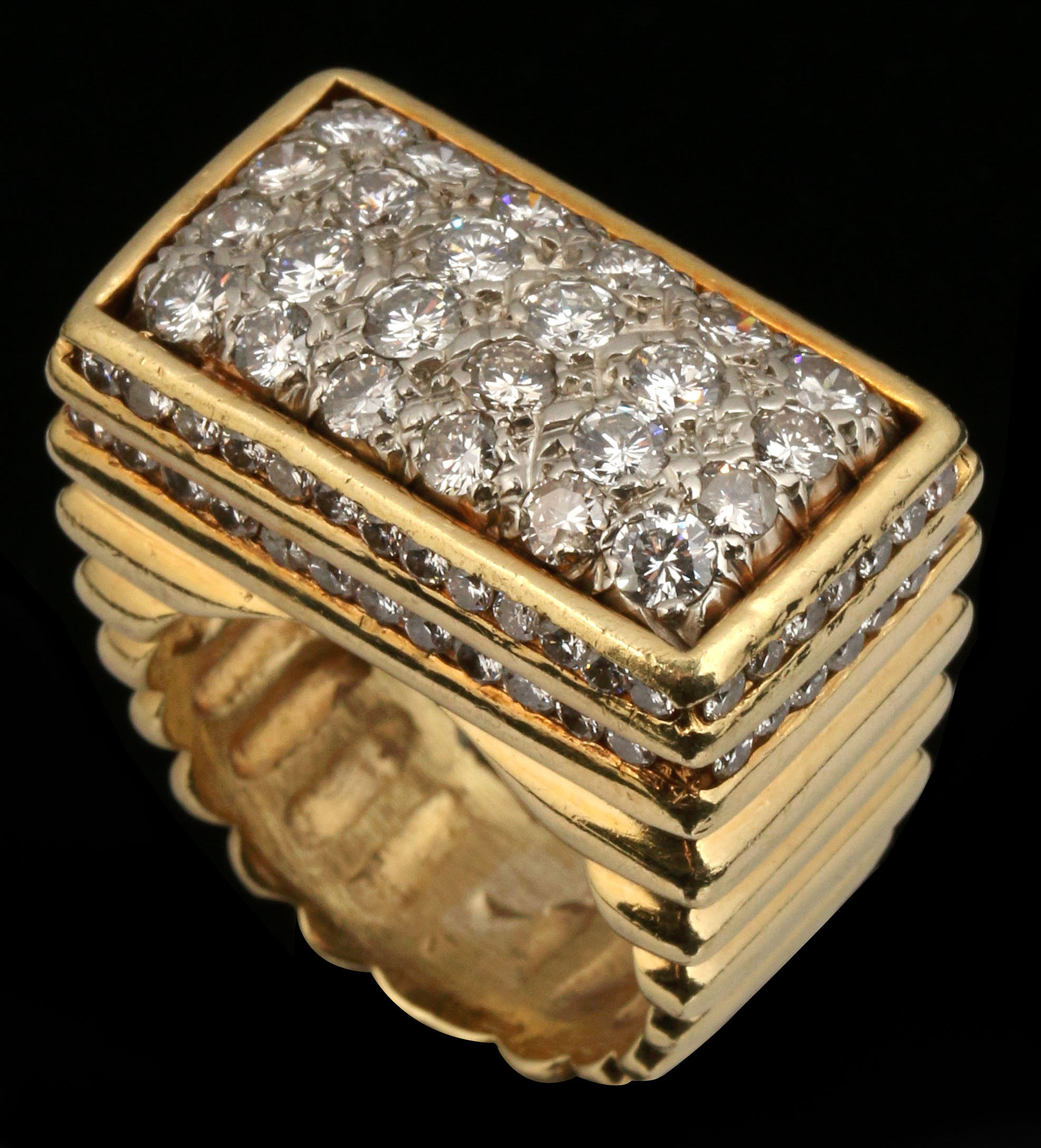 A GENT'S 18K DIAMOND RING APPROX 3.2 CARATS TOTAL 