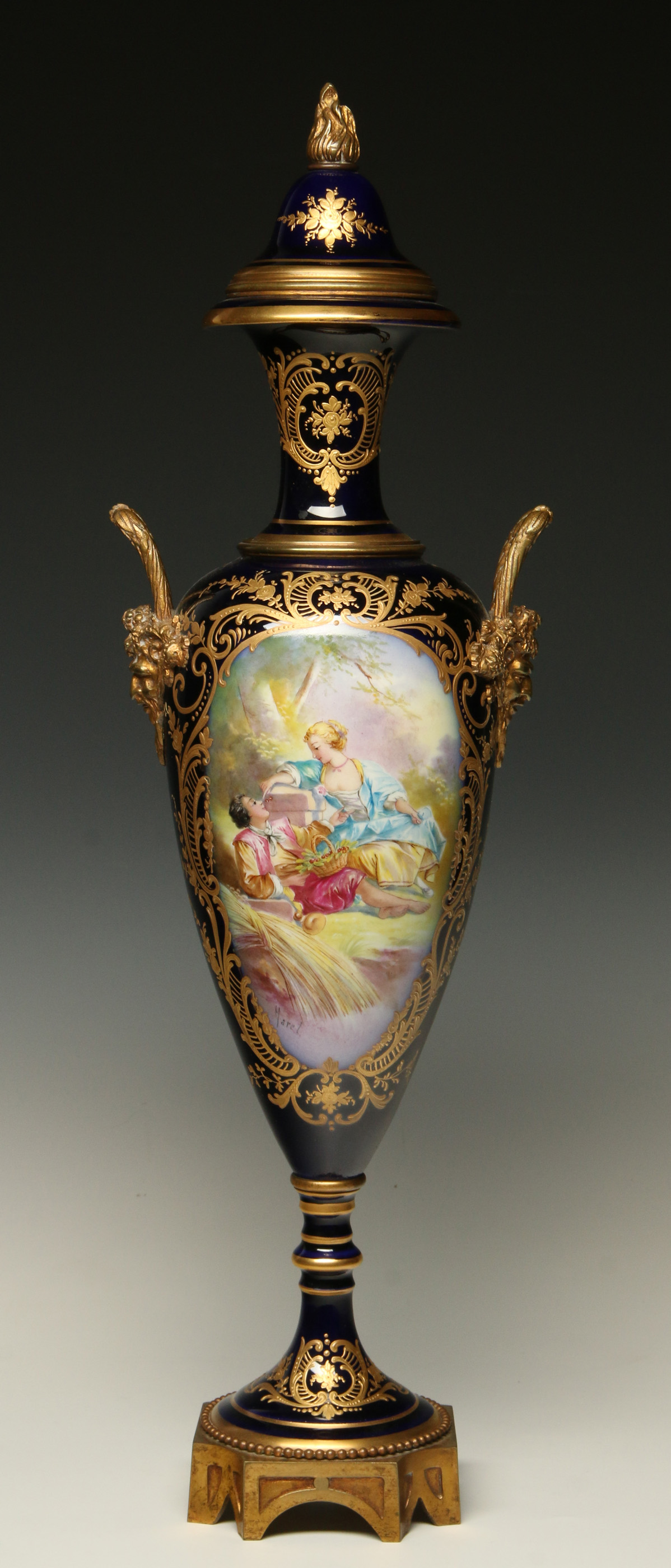 AN EARLY 20TH C. SEVRES TYPE 21-INCH PORCELAIN URN