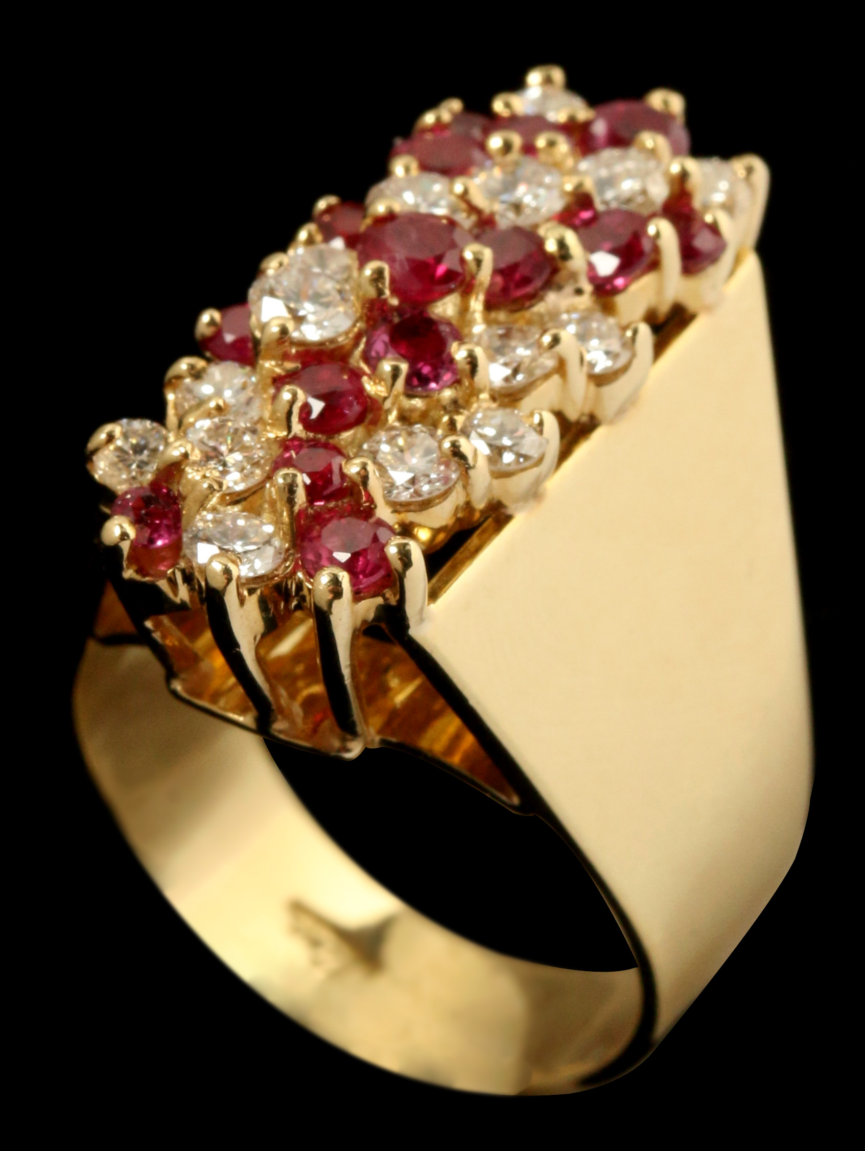AN 18K YELLOW GOLD RUBY AND DIAMOND COCKTAIL RING