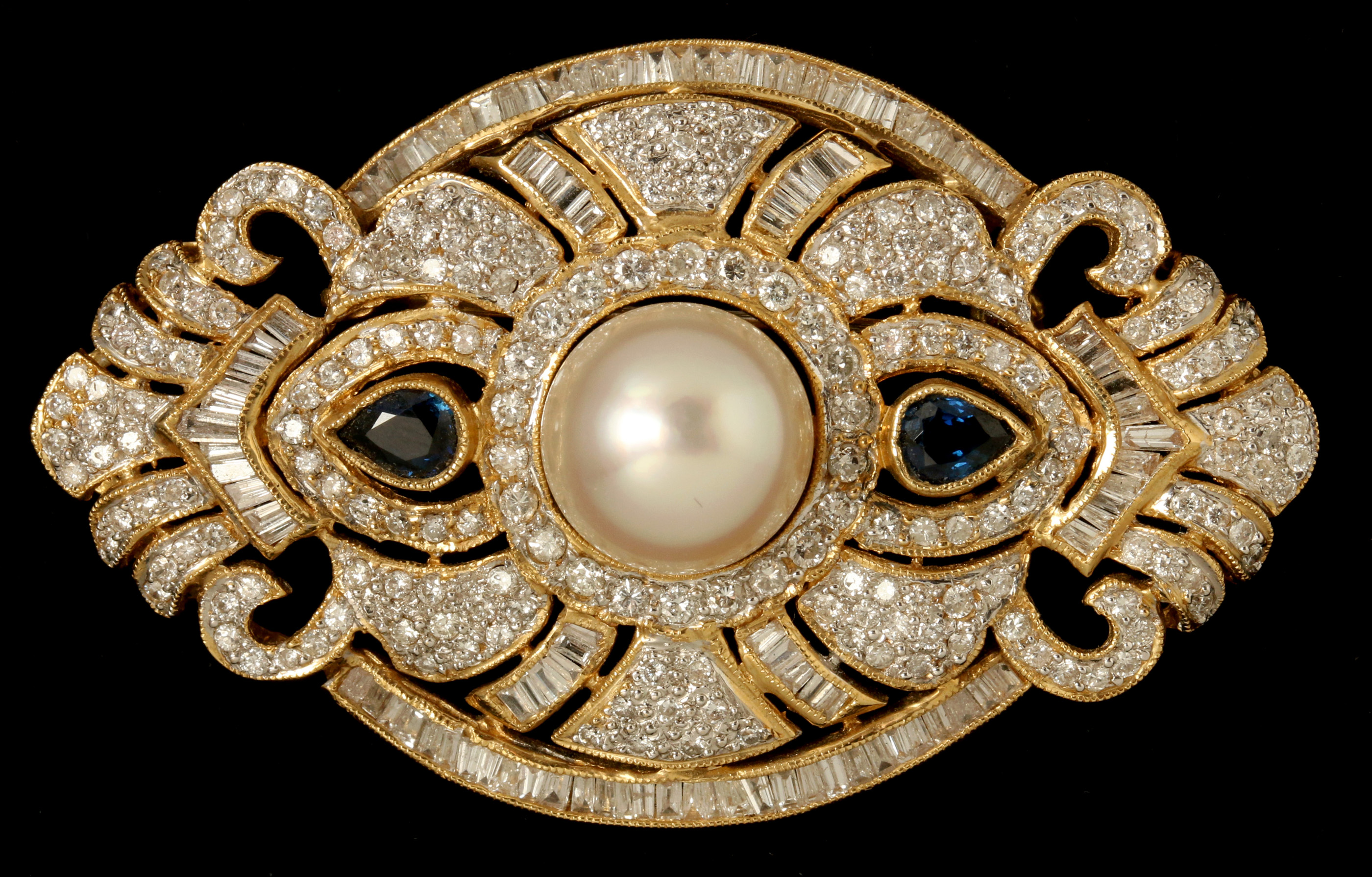 A VERY FINE GOLD DIAMOND, SAPPHIRE AND PEARL BROOC