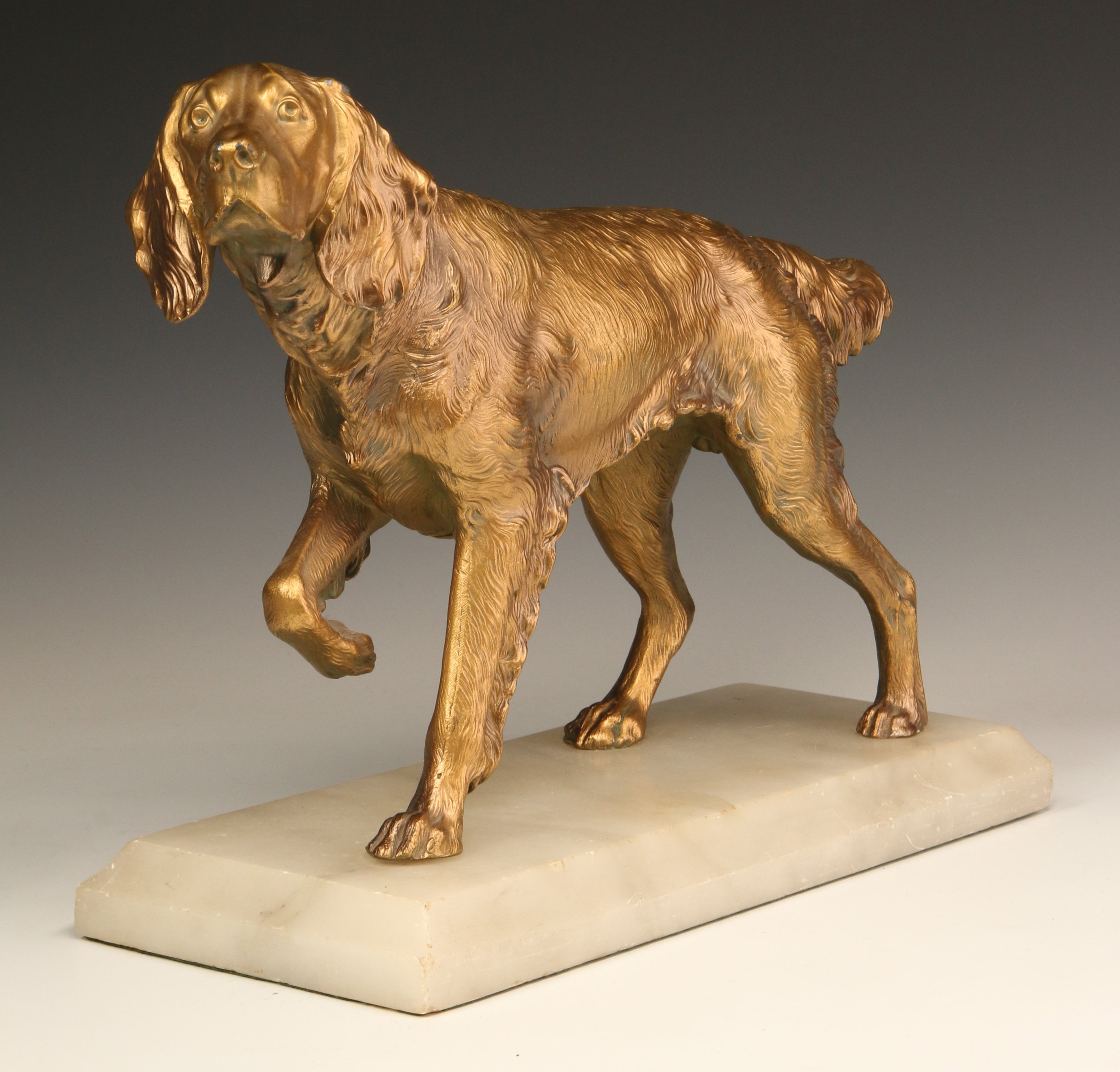 AN EARLY 20TH C. SCULPTURE OF A SETTER HUNTING DOG