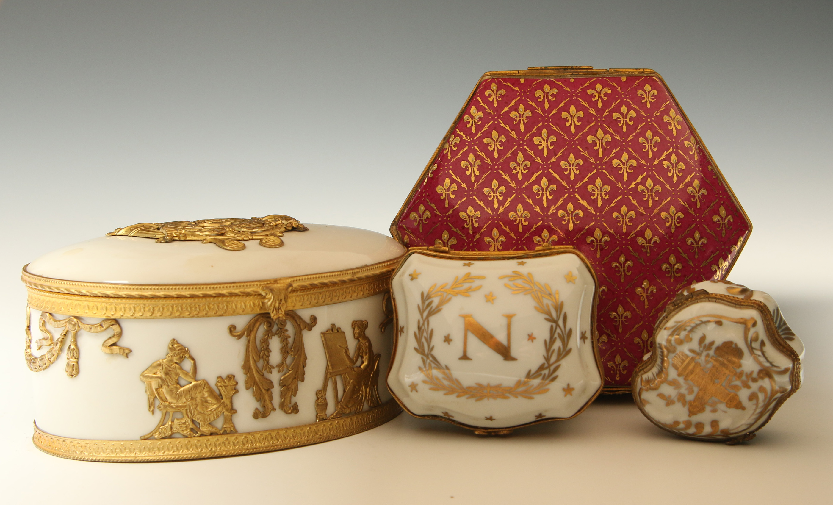 A COLLECTION OF 20TH CENTURY FRENCH PORCELAIN BOXE