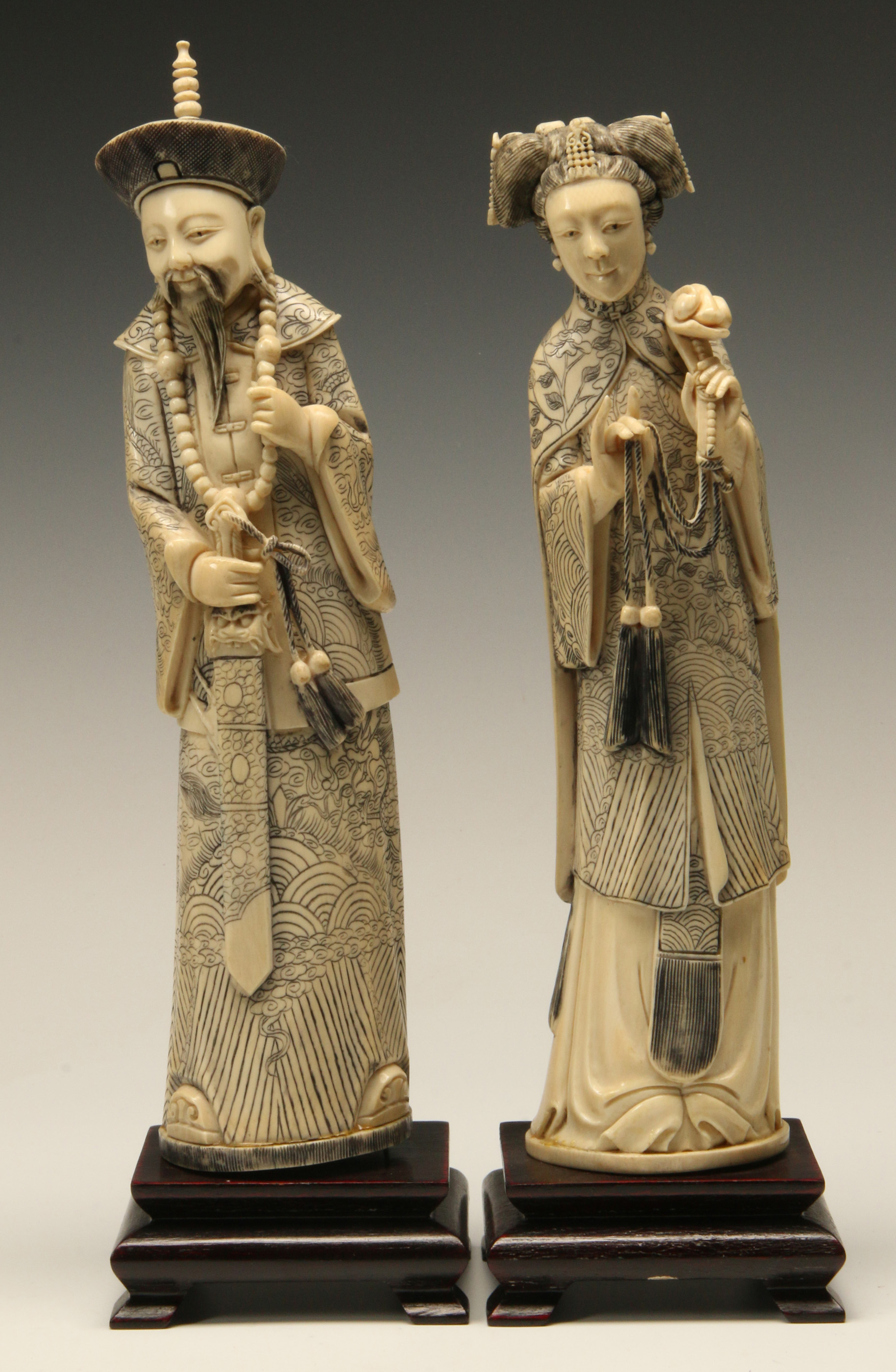 A PAIR OF CHINESE EMPEROR AND EMPRESS IVORY FIGURE