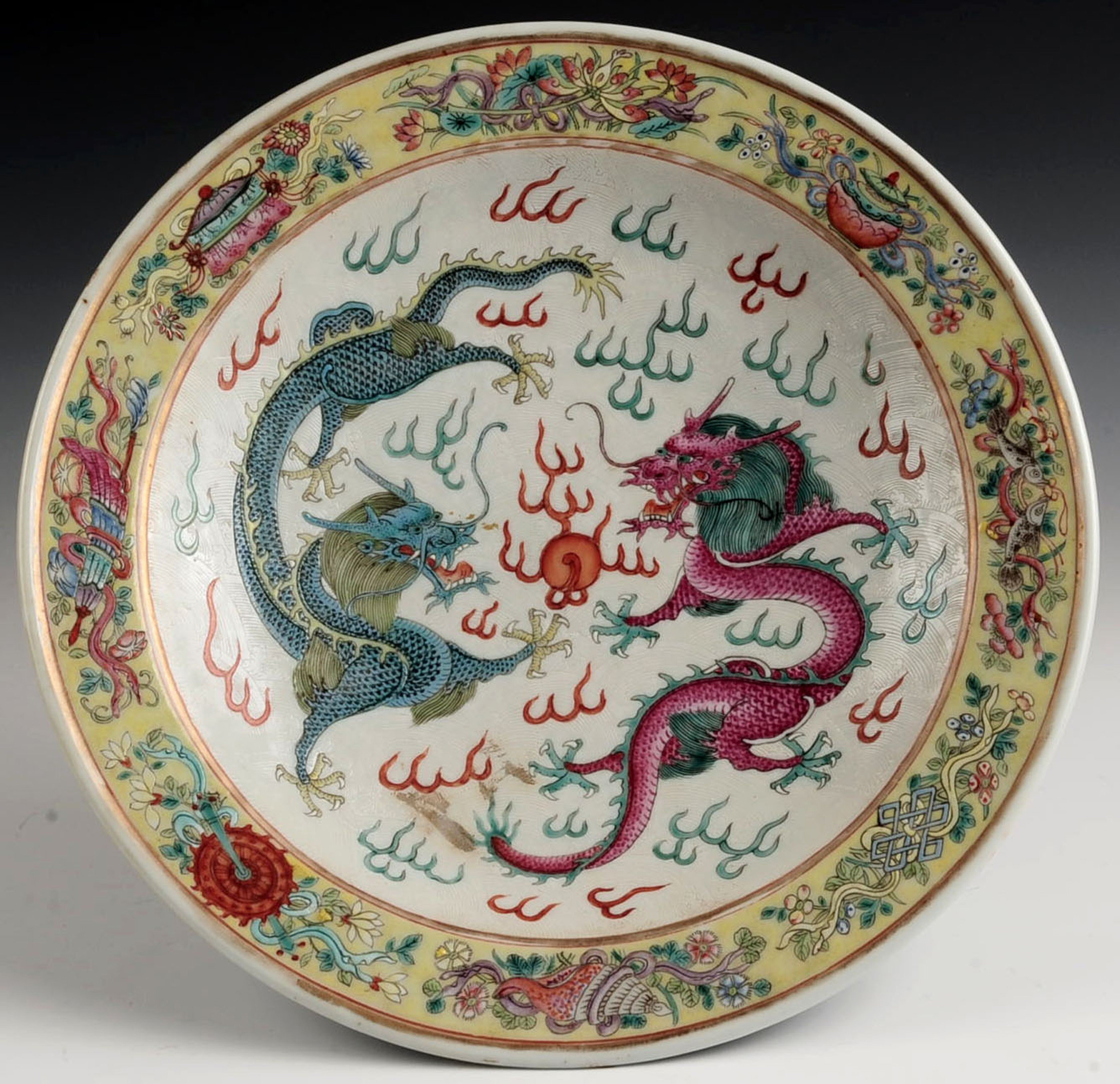 A LATE QING / EARLY REPUBLIC CHINESE DRAGON DISH