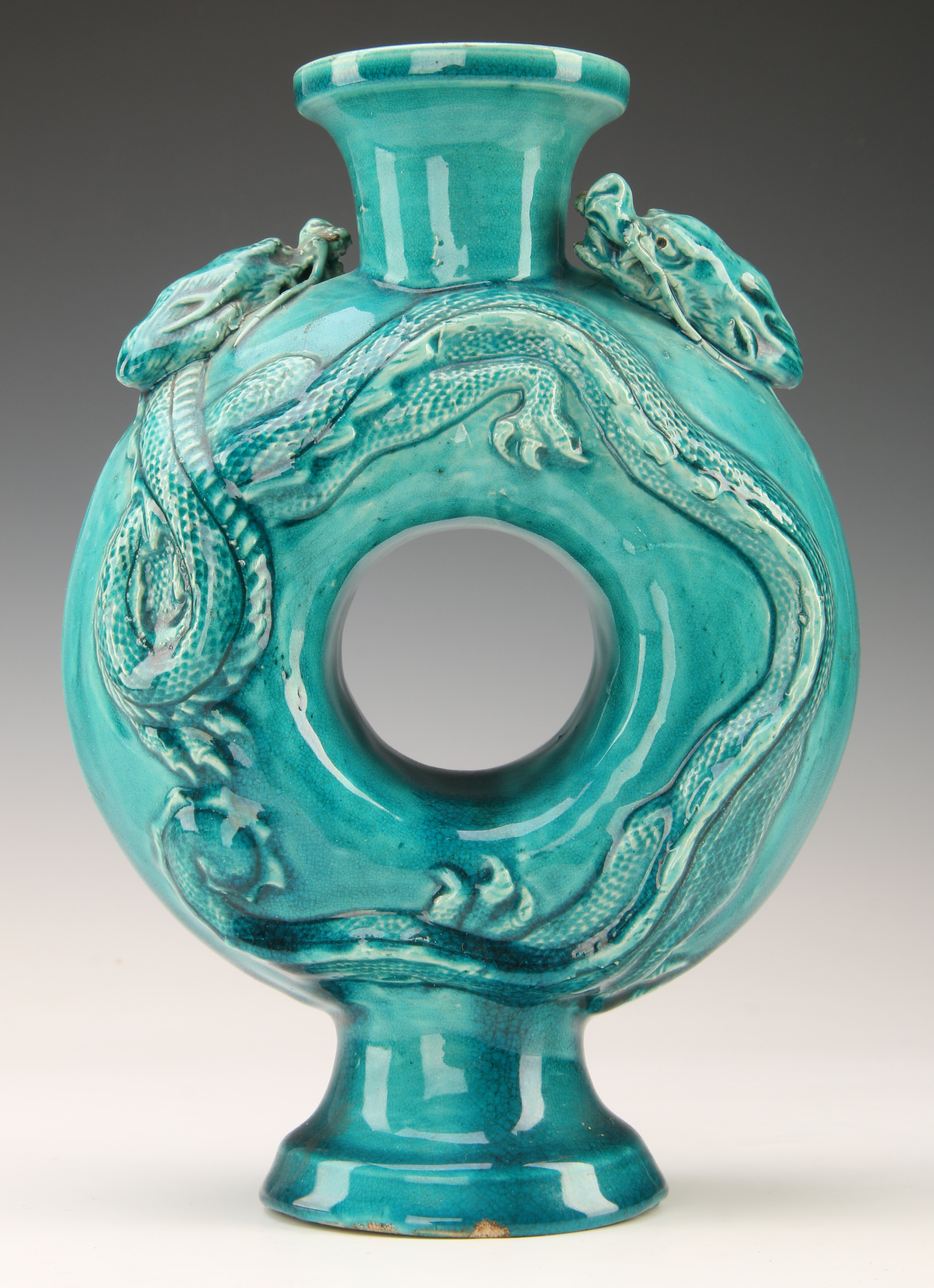 A CHINESE TURQUOISE GLAZED POTTERY VESSEL