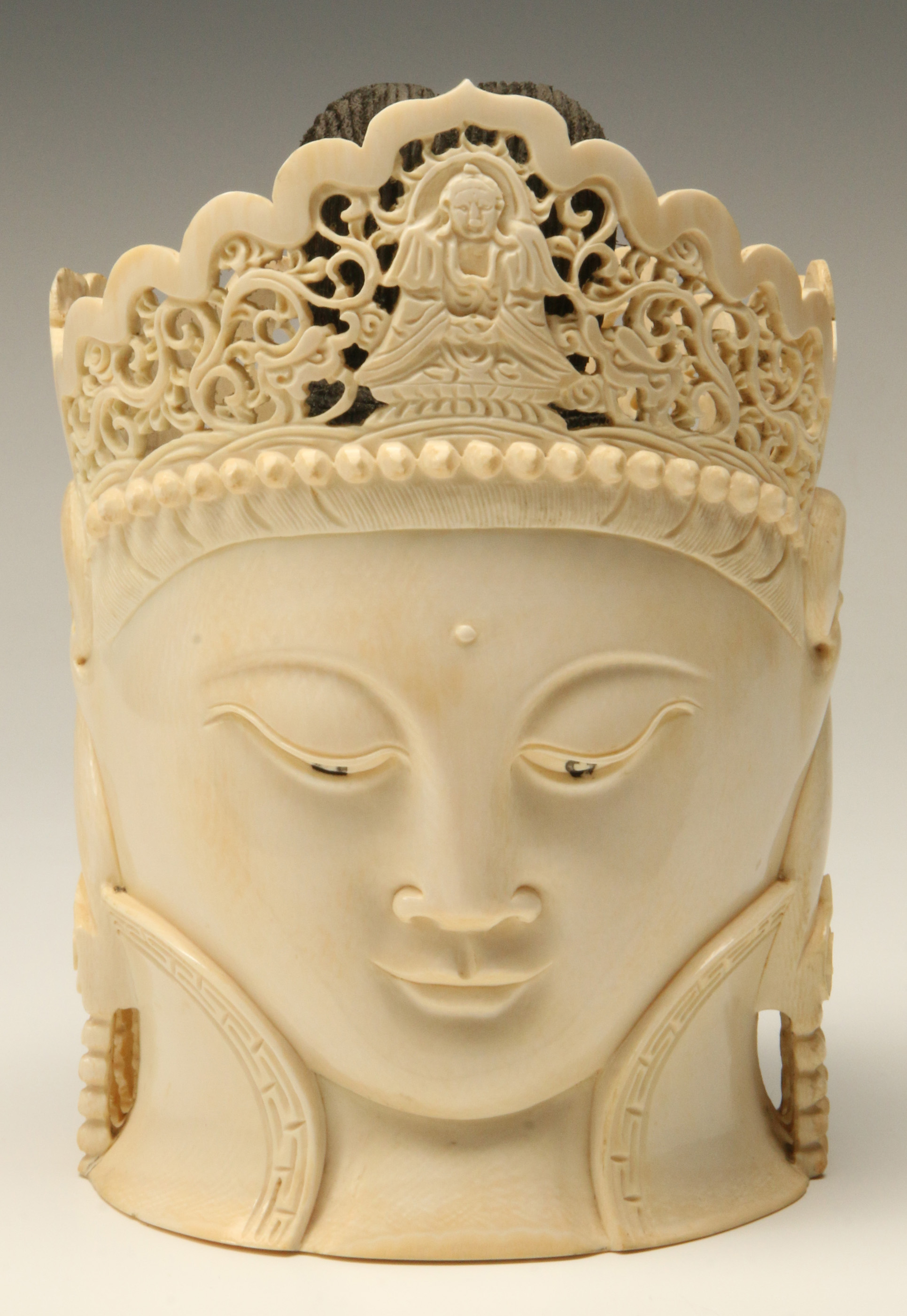 A LARGE EARLY 20TH C. CHINESE IVORY HEAD OF GUANYI