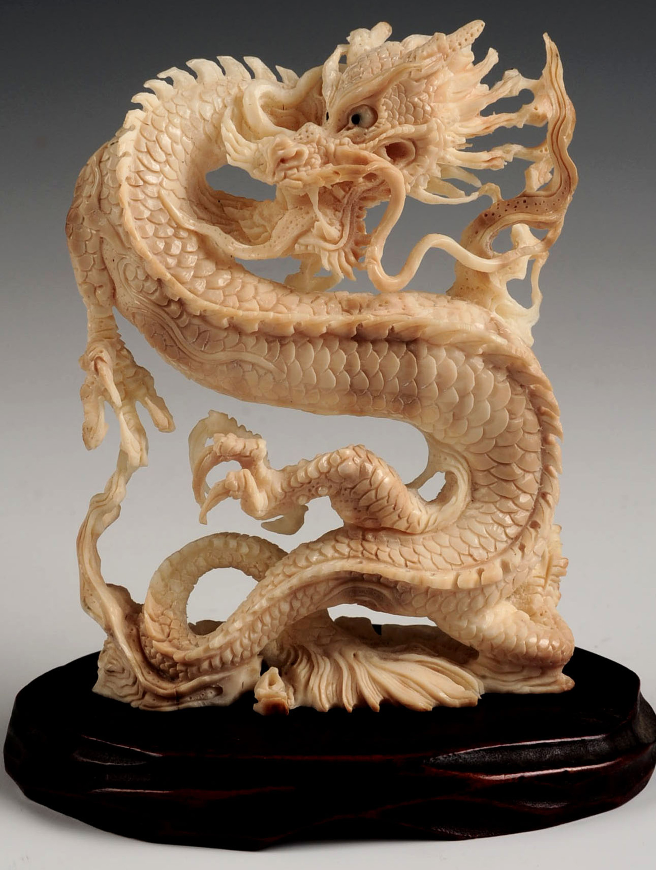 AN EARLY 20TH C. CARVED IVORY FIGURE OF A DRAGON