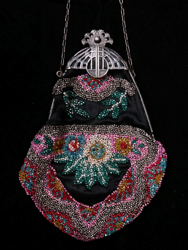 A GOOD, BRIGHTLY BEADED VICTORIAN EVENING BAG