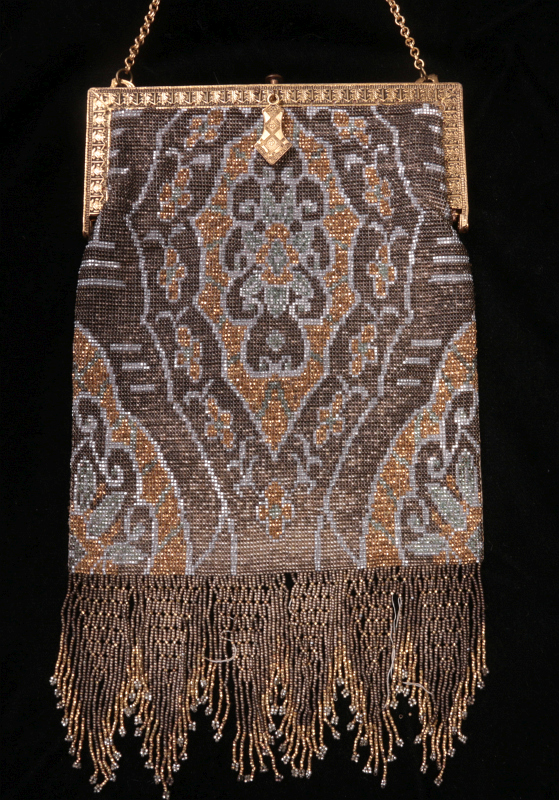 A VICTORIAN EVENING BAG WITH BOLD BEADED DESIGNS